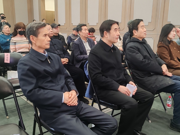 1735623826415548.jpg 中国老龄事业发展基金会理事长于建伟应邀出席《中国书法系列教程》新书发布会并致辞