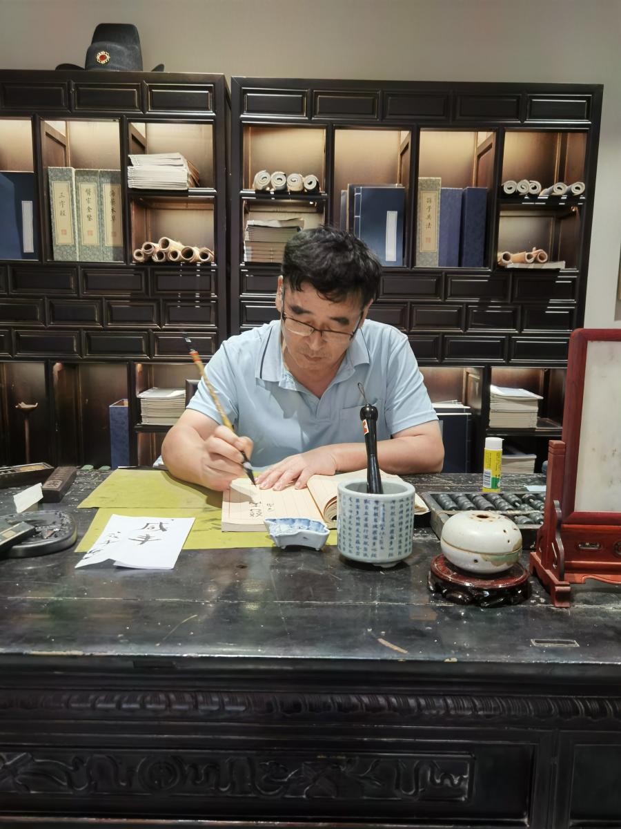 刘延矿:甲骨文字间的农耕文明探寻者与书法艺术家-艺众网 刘延矿:甲骨文字间的农耕文明探寻者与书法艺术家