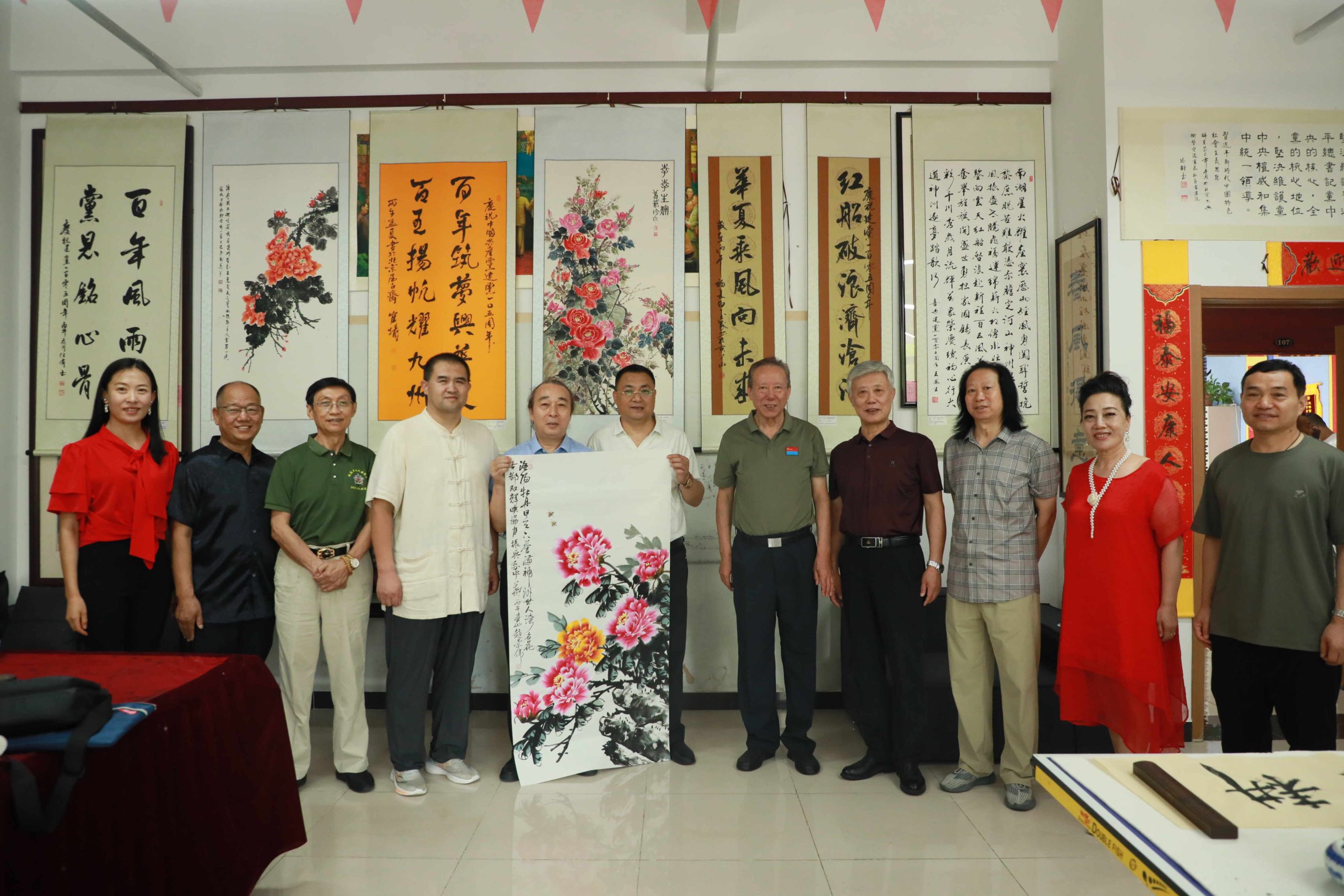 “百名画家画百年”主题书画展开幕,中国艺术世界书画院空港创研中心揭牌-艺众网 “百名画家画百年”主题书画展开幕,中国艺术世界书画院空港创研中心揭牌