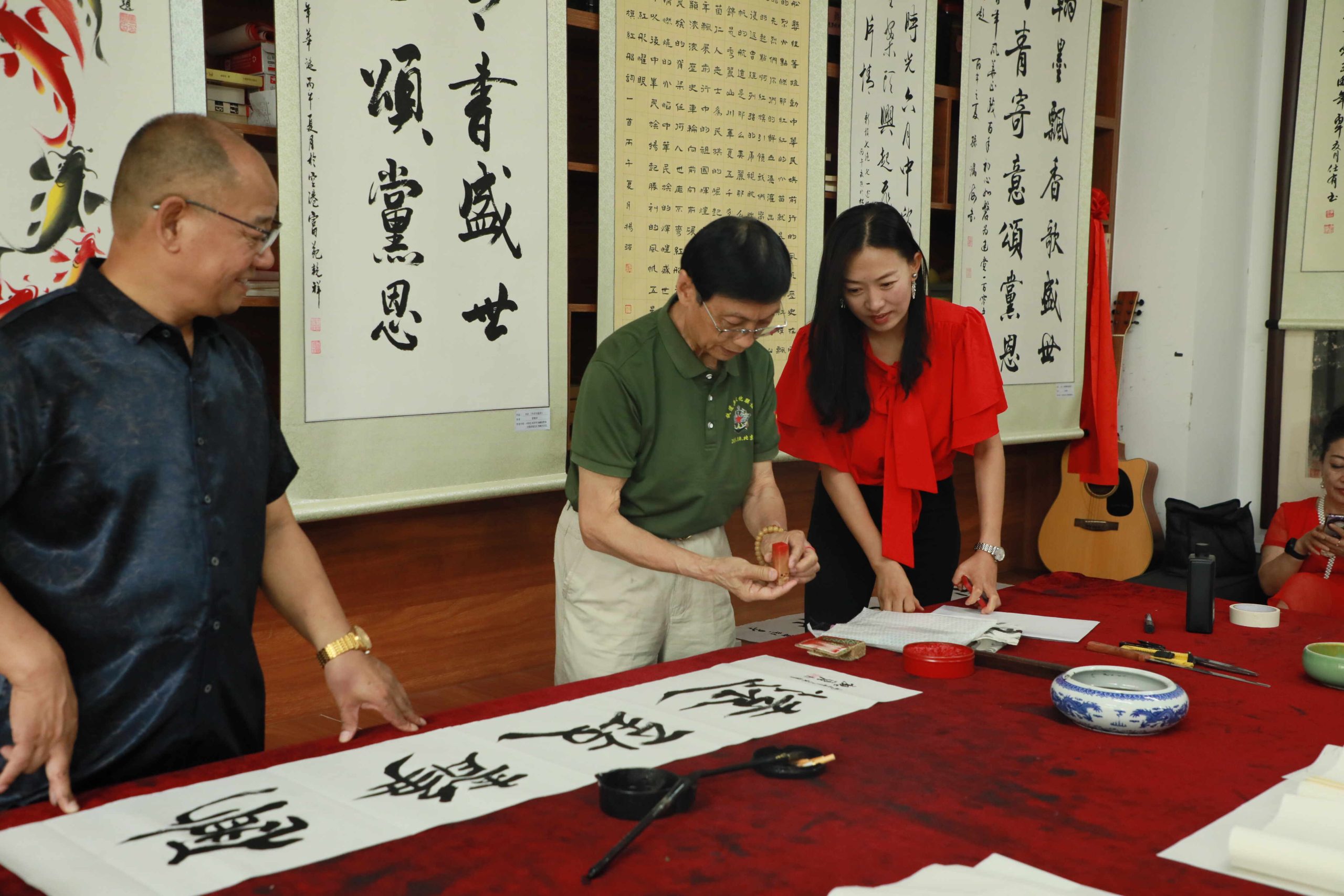 “百名画家画百年”主题书画展开幕,中国艺术世界书画院空港创研中心揭牌-艺众网 “百名画家画百年”主题书画展开幕,中国艺术世界书画院空港创研中心揭牌